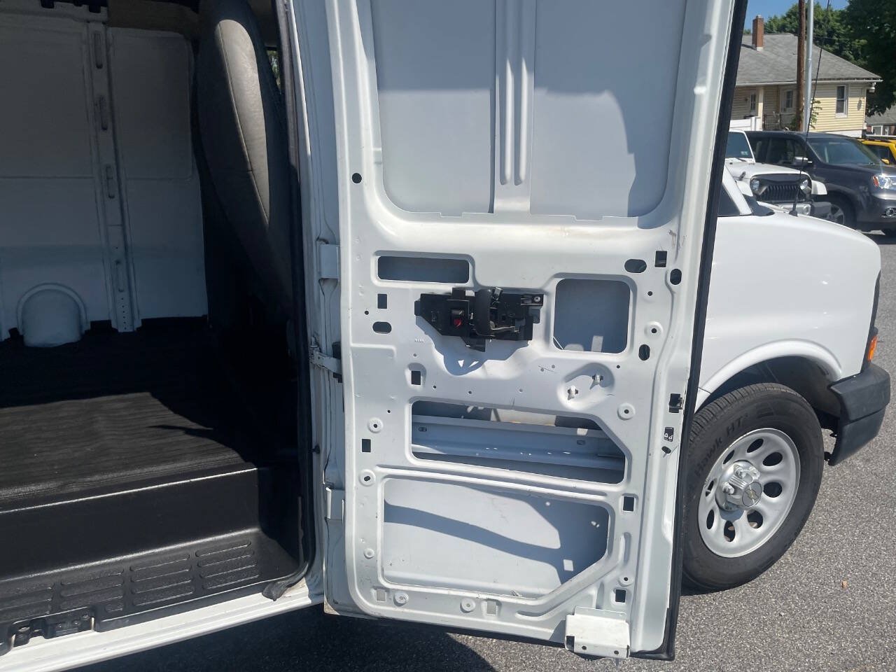 Used 2012 Chevrolet Express 1500 RWD image 24