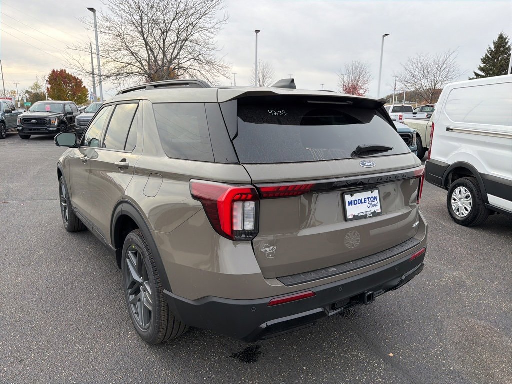 New 2026 Ford Explorer ST-Line w/ ST-Line Street Pack image 9
