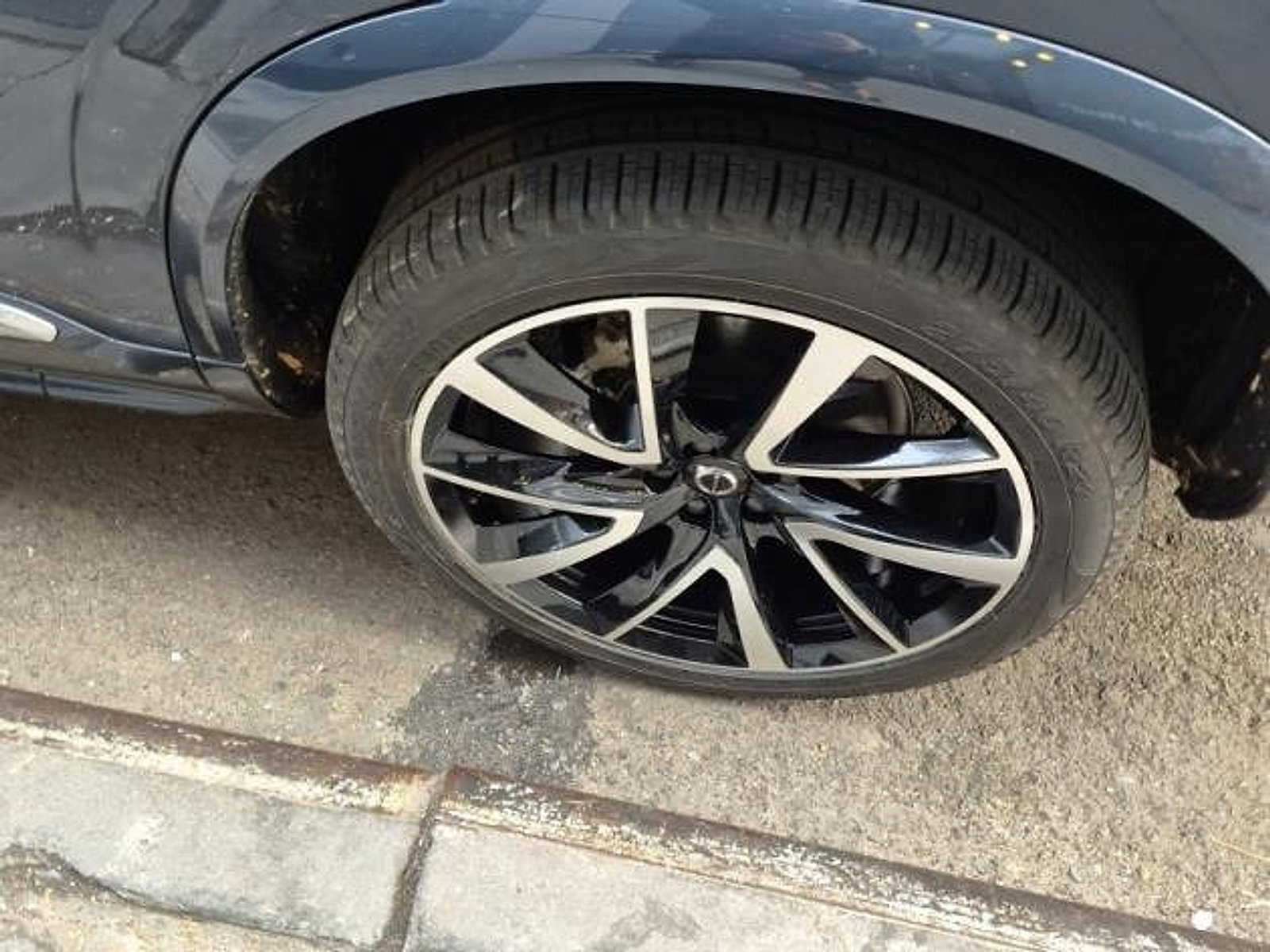 Certified 2023 Volvo XC90 B6 Plus w/ Protection Package Premier image 19