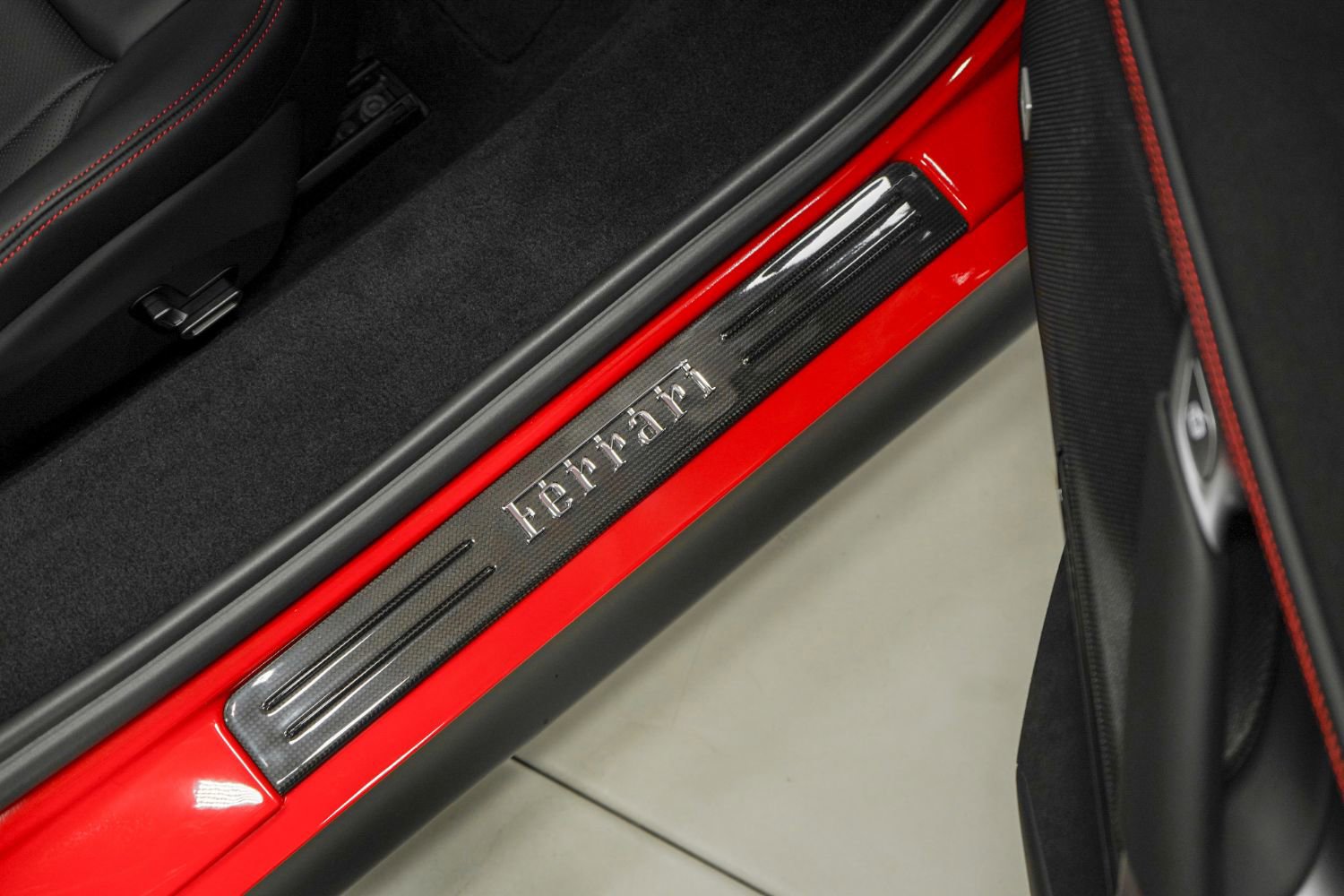 Used 2022 Ferrari SF90 Spider image 35