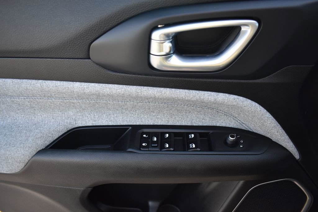 Used 2023 Jeep Compass Sport image 12