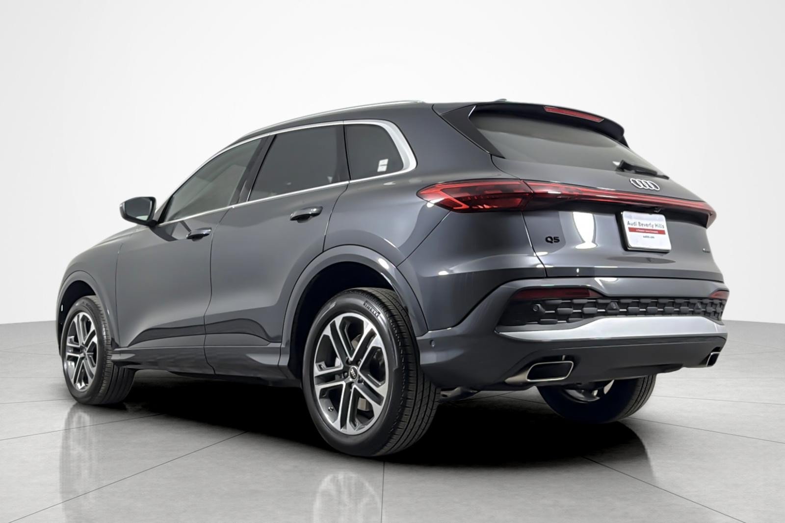 Used 2025 Audi Q5 Premium Plus w/ Premium Plus AWD/4WD image 3