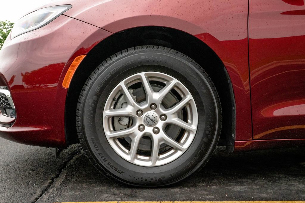 Used 2023 Chrysler Pacifica Touring-L FWD image 10
