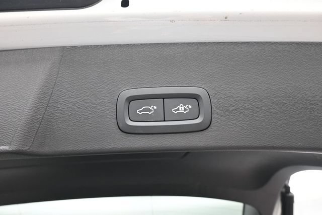 Used 2024 Volvo XC40 B5 Plus AWD/4WD image 29