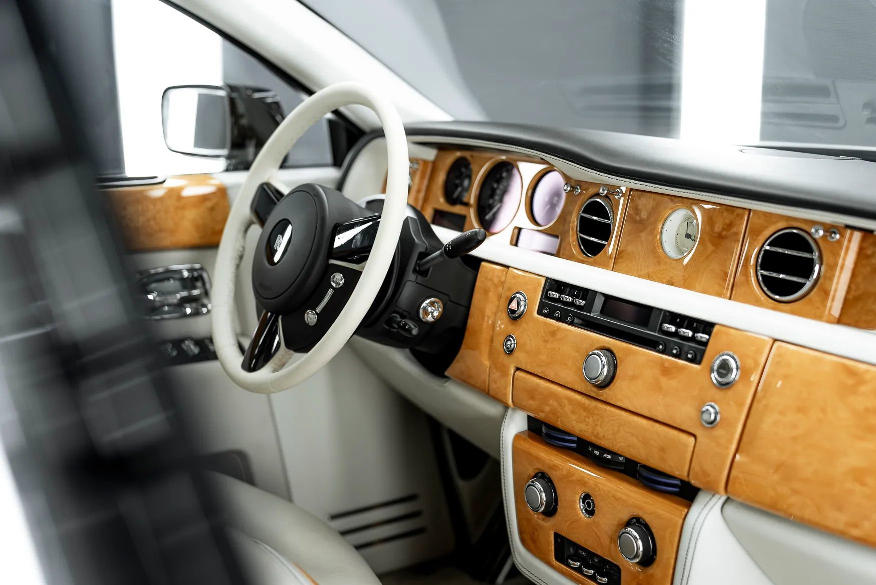 Used 2009 Rolls-Royce Phantom Sedan image 34