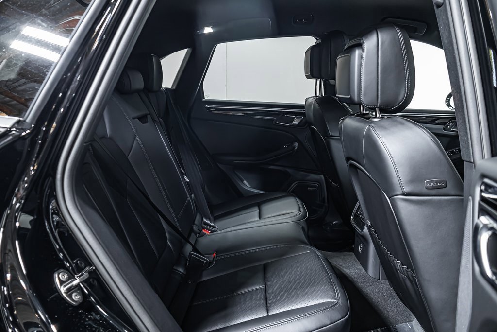 Certified 2025 Porsche Macan image 18