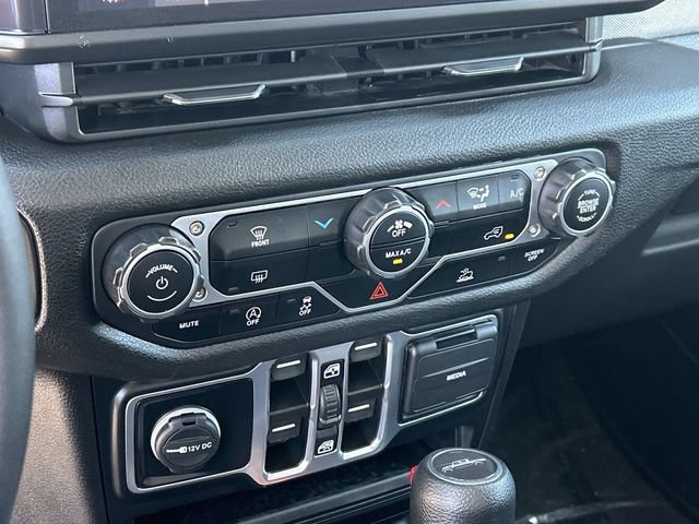 Certified 2025 Jeep Gladiator Sport AWD/4WD image 26