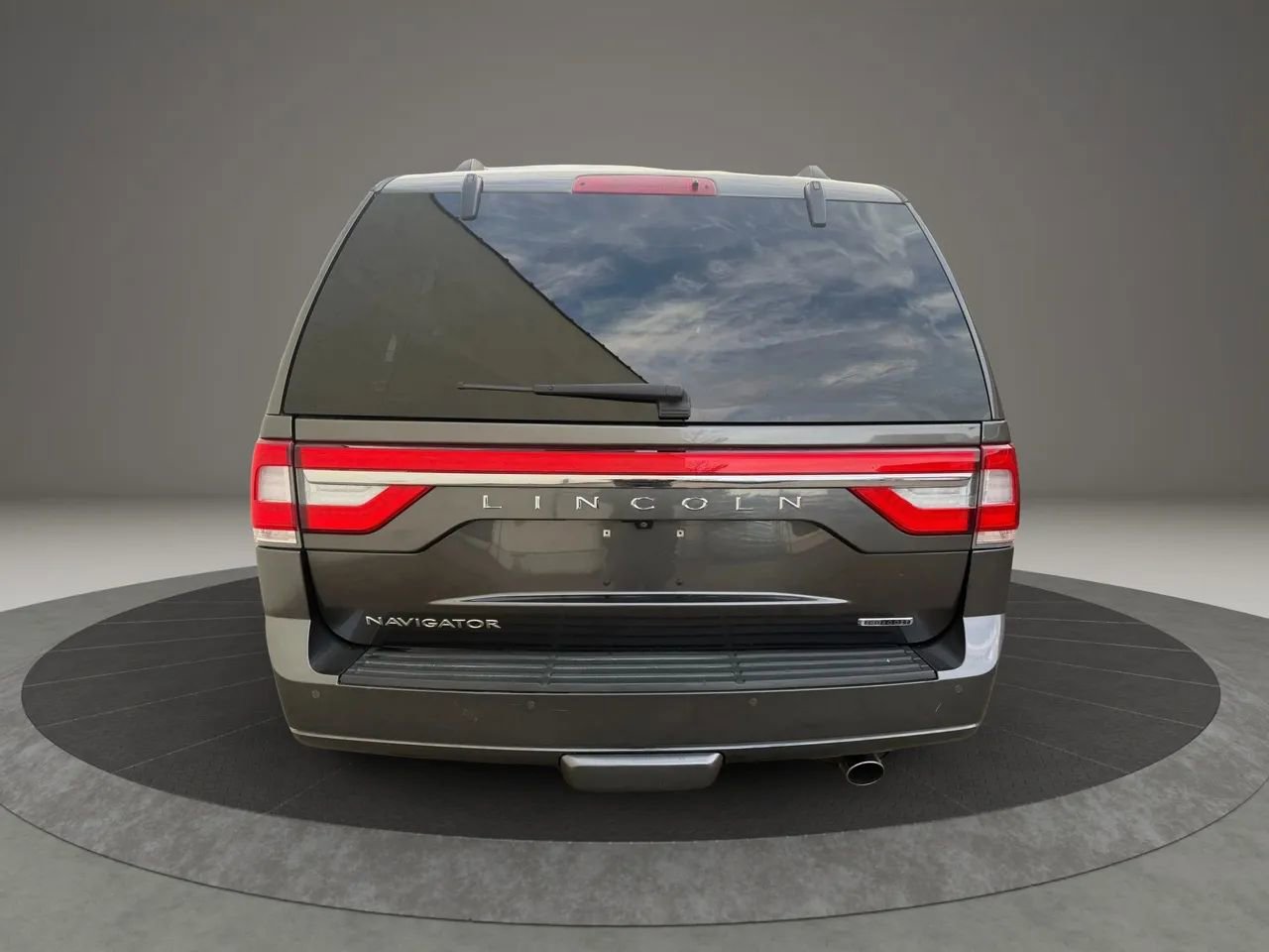 Used 2016 Lincoln Navigator Select image 6