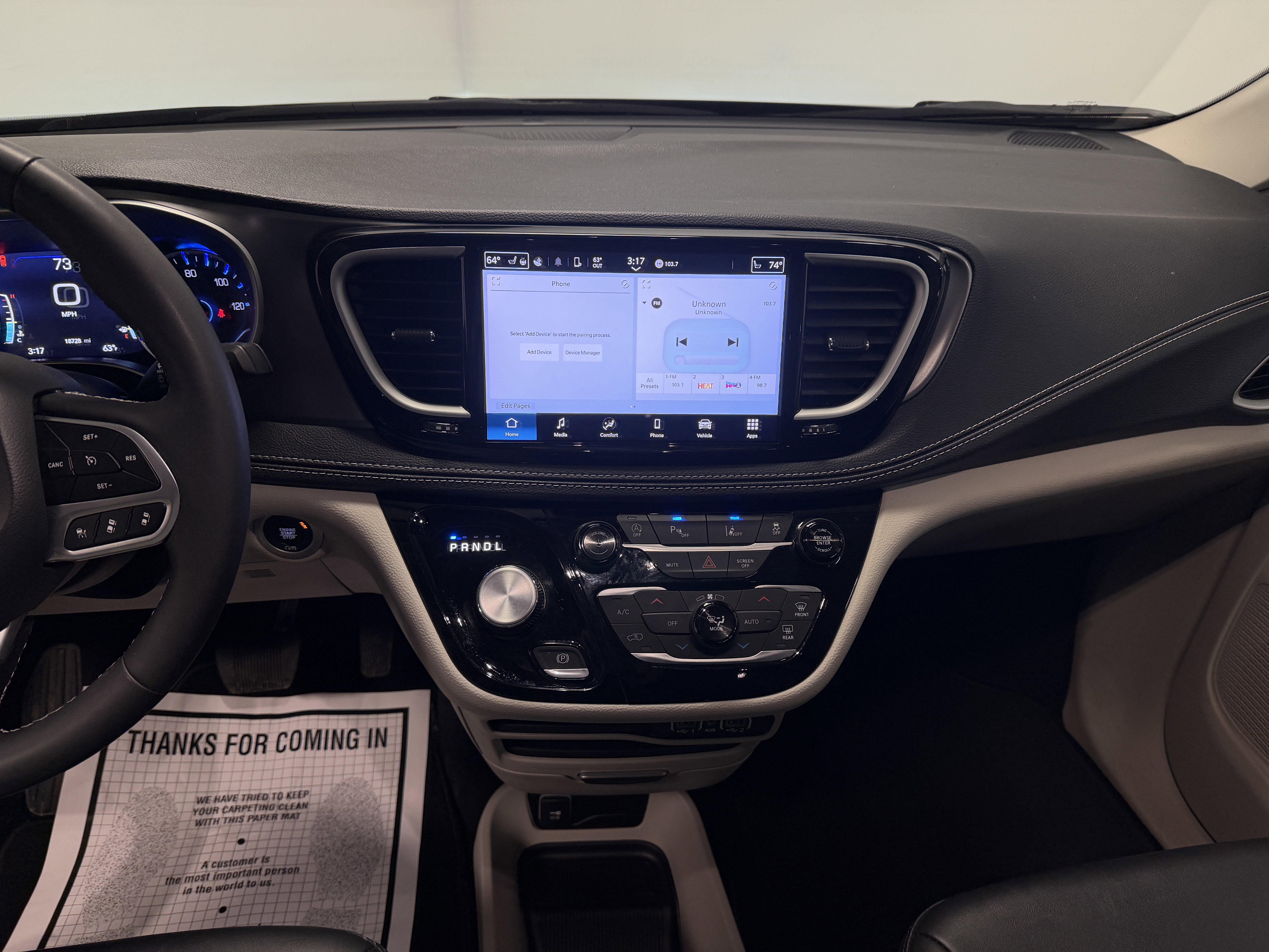 Used 2024 Chrysler Pacifica Touring-L image 4