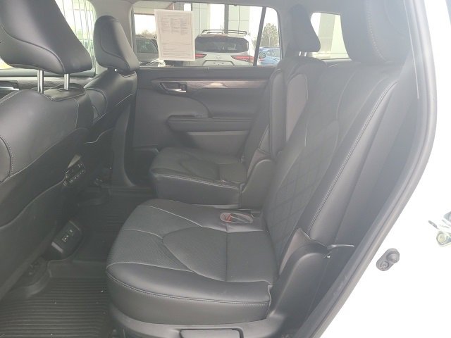 Used 2023 Toyota Highlander Platinum image 13