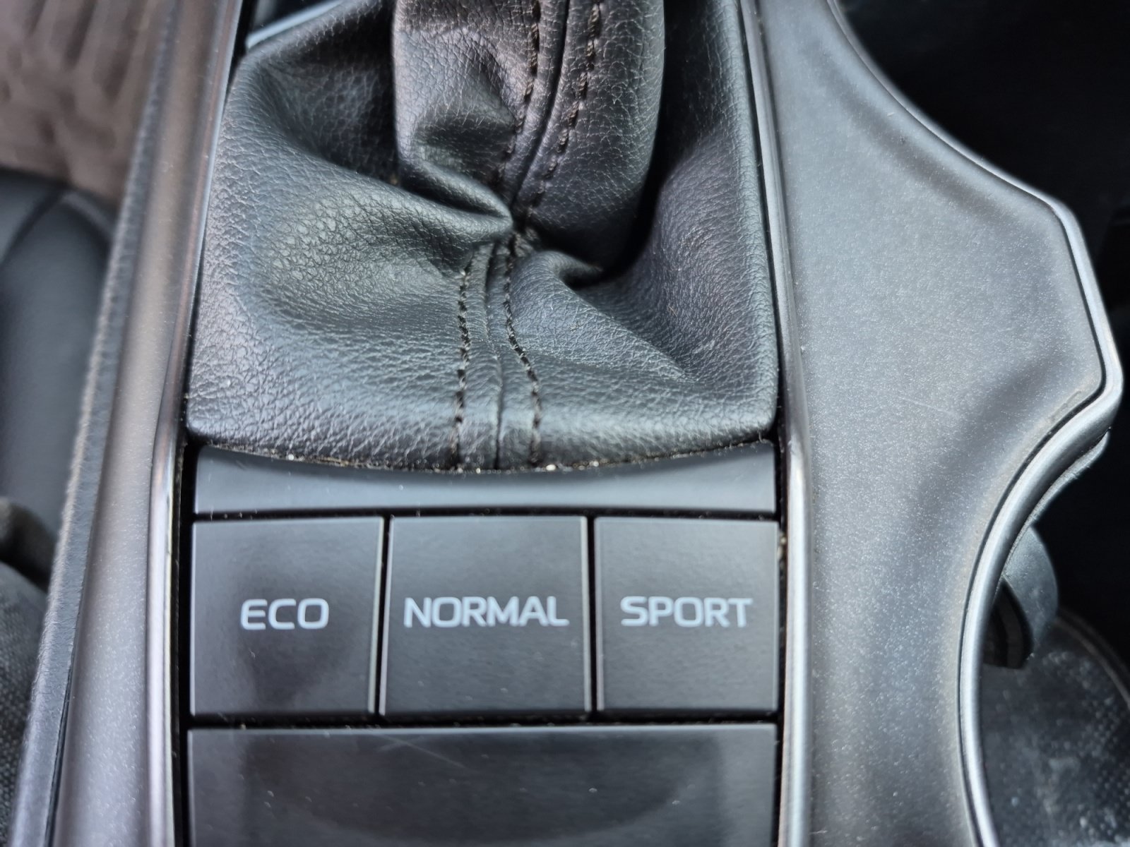 Used 2024 Toyota Camry SE FWD image 31