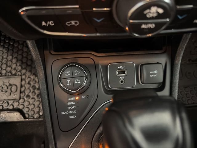 Used 2022 Jeep Cherokee Trailhawk w/ Premium Leather Package image 26