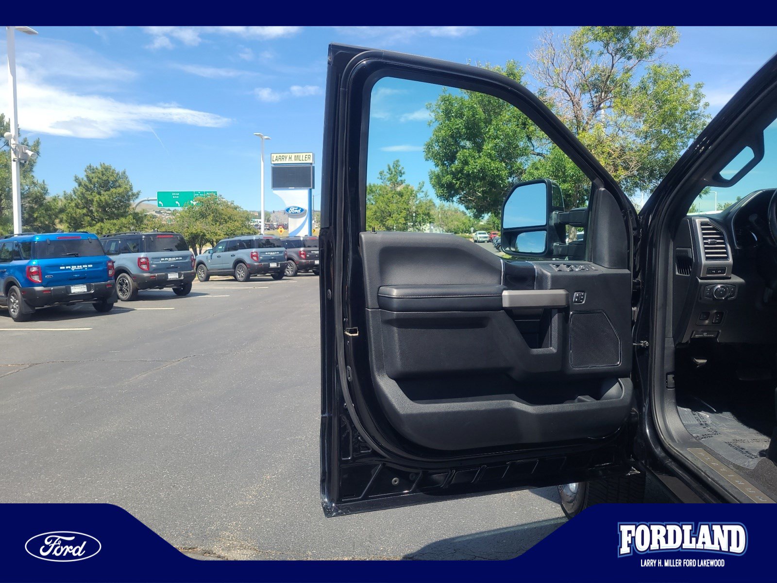 Used 2020 Ford F350 Platinum w/ FX4 Off-Road Package AWD/4WD image 13