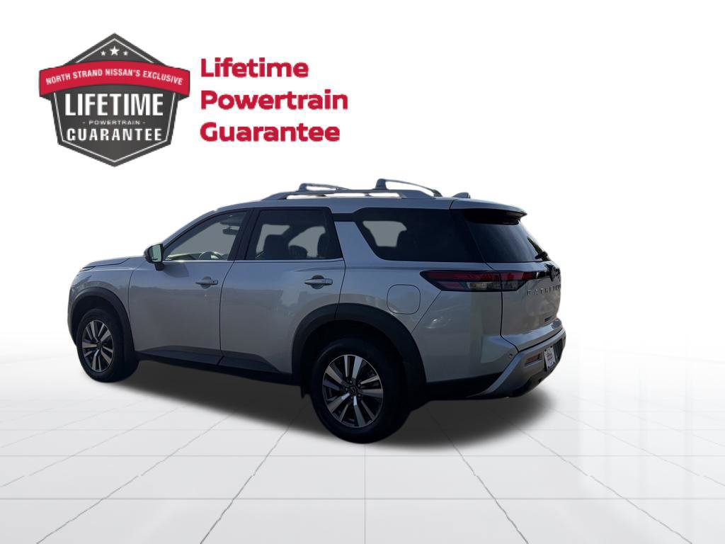 Certified 2025 Nissan Pathfinder SL FWD image 3