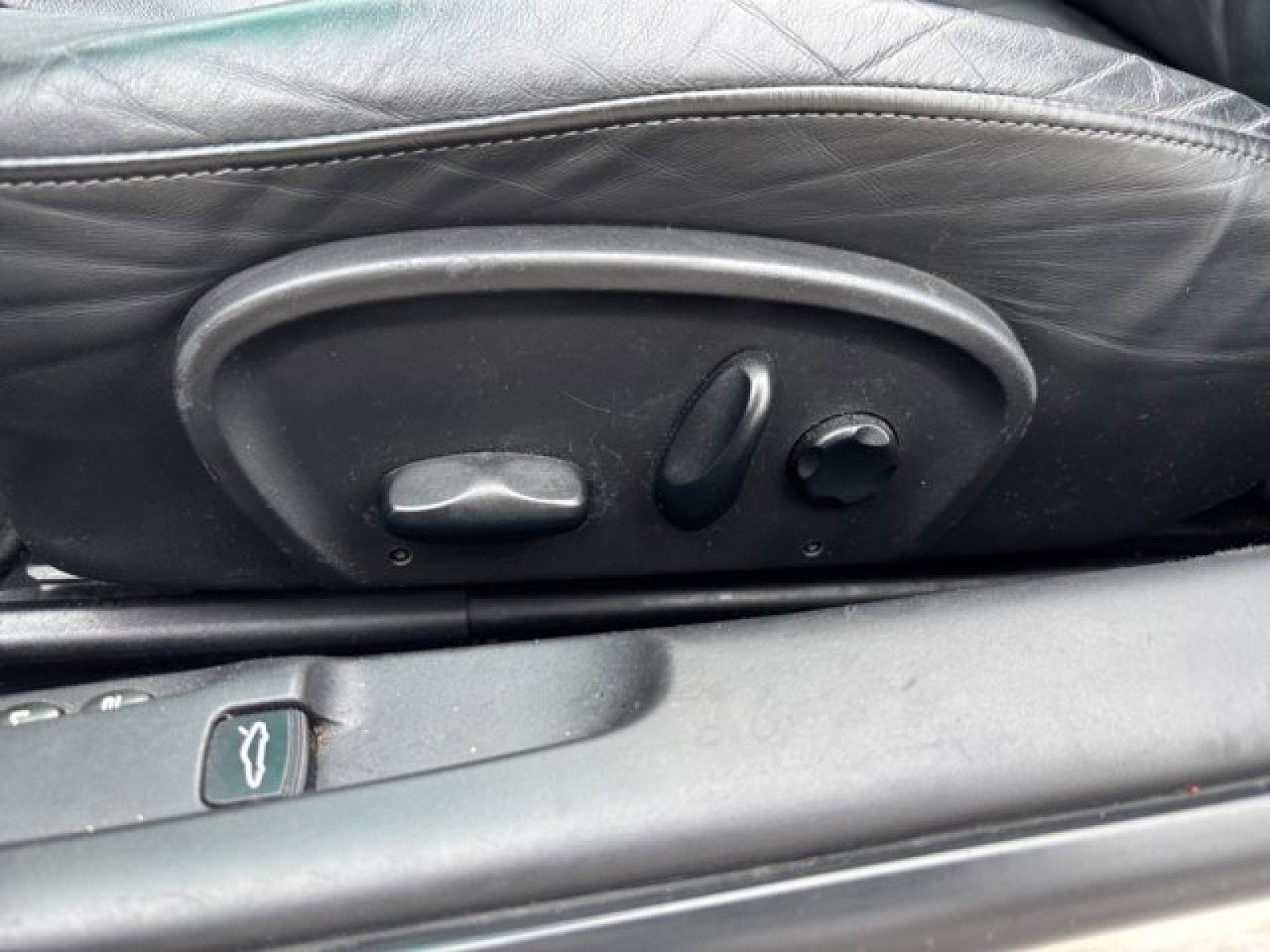 Used 2004 Porsche 911 Carrera 4S image 11