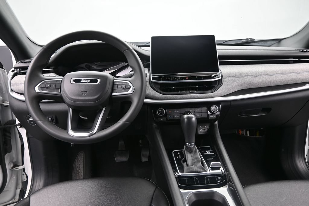 Used 2024 Jeep Compass Latitude AWD/4WD image 25