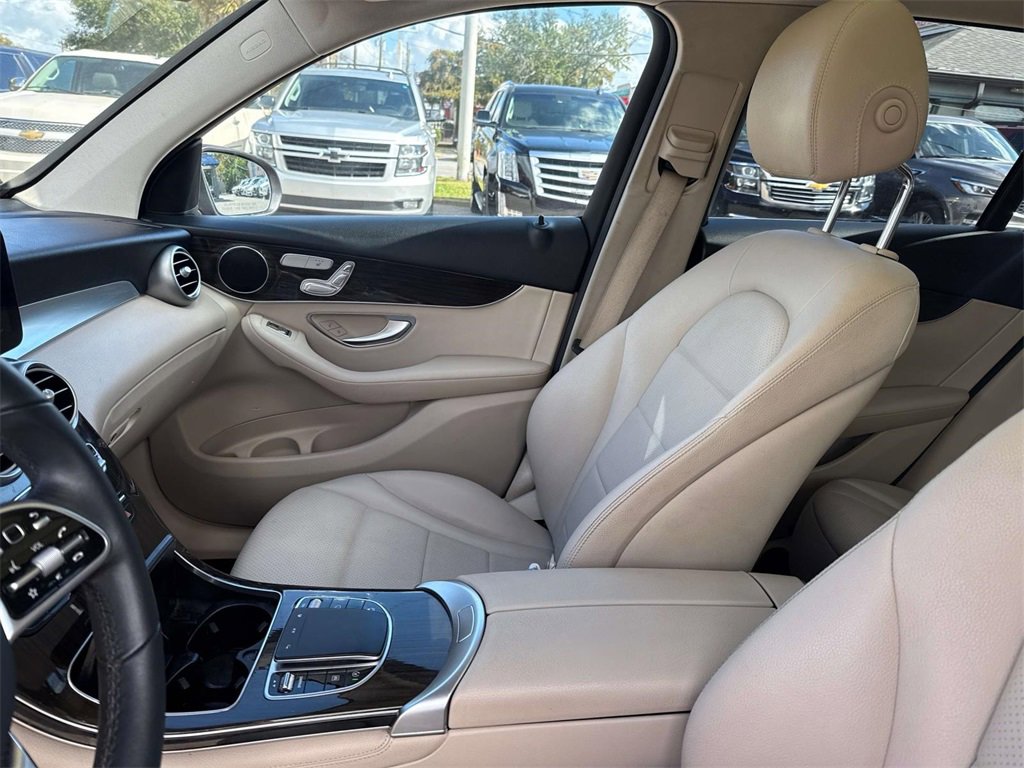 Used 2020 Mercedes-Benz GLC 300 w/ Multimedia Package image 15