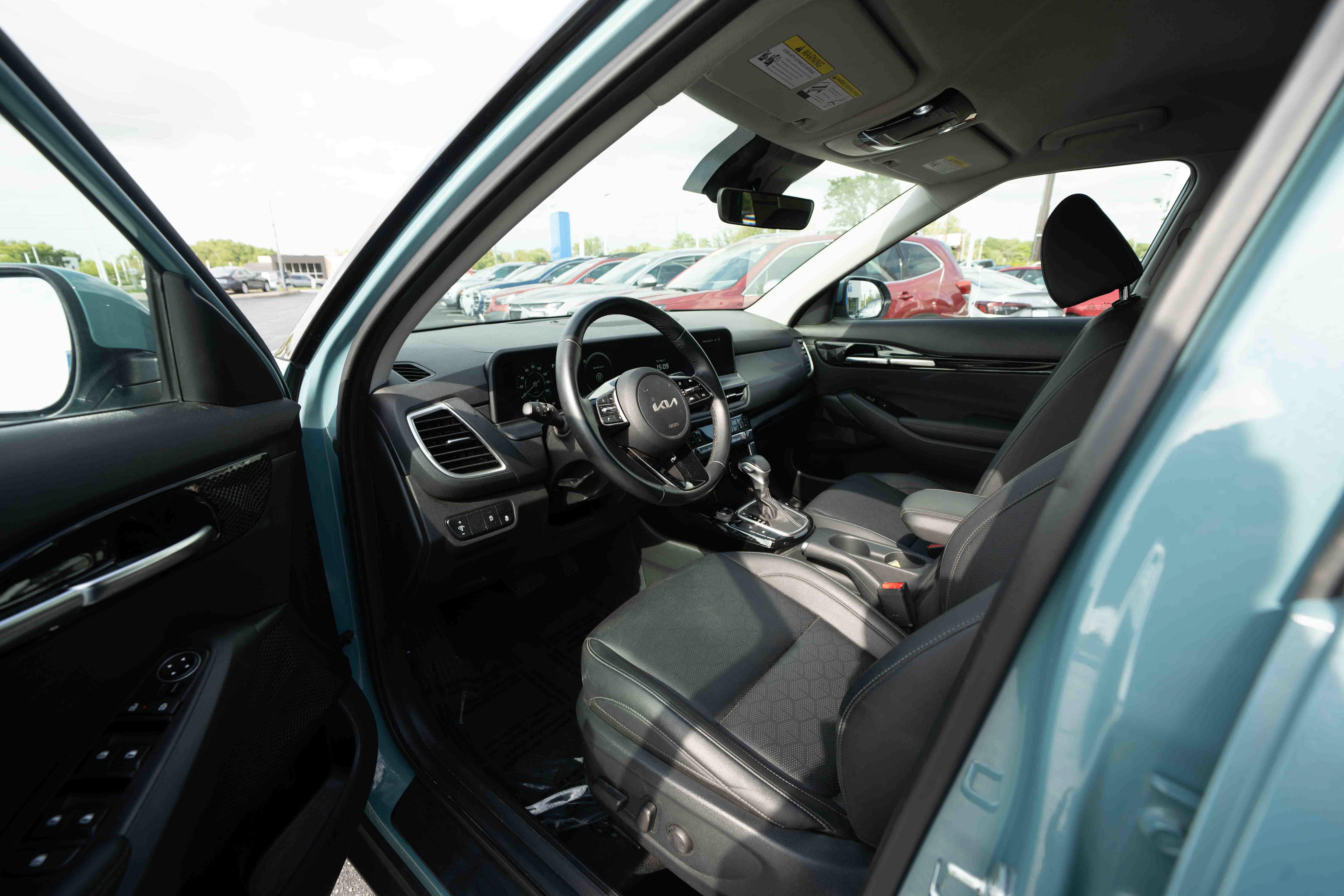 Used 2024 Kia Seltos EX FWD image 8