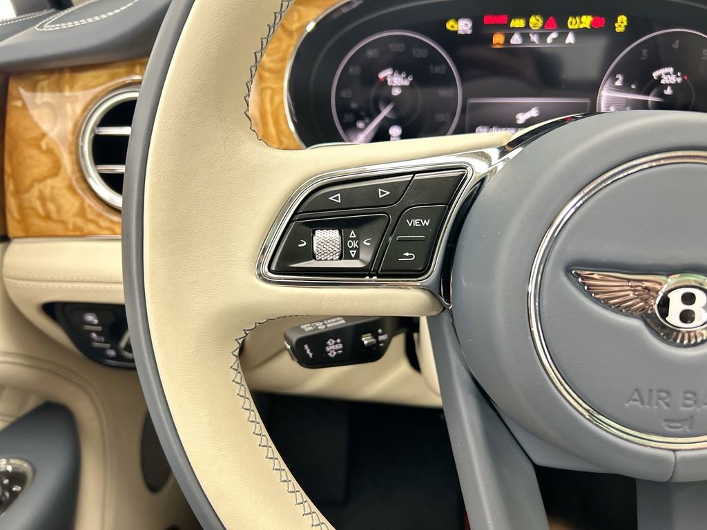 Used 2022 Bentley Bentayga image 11