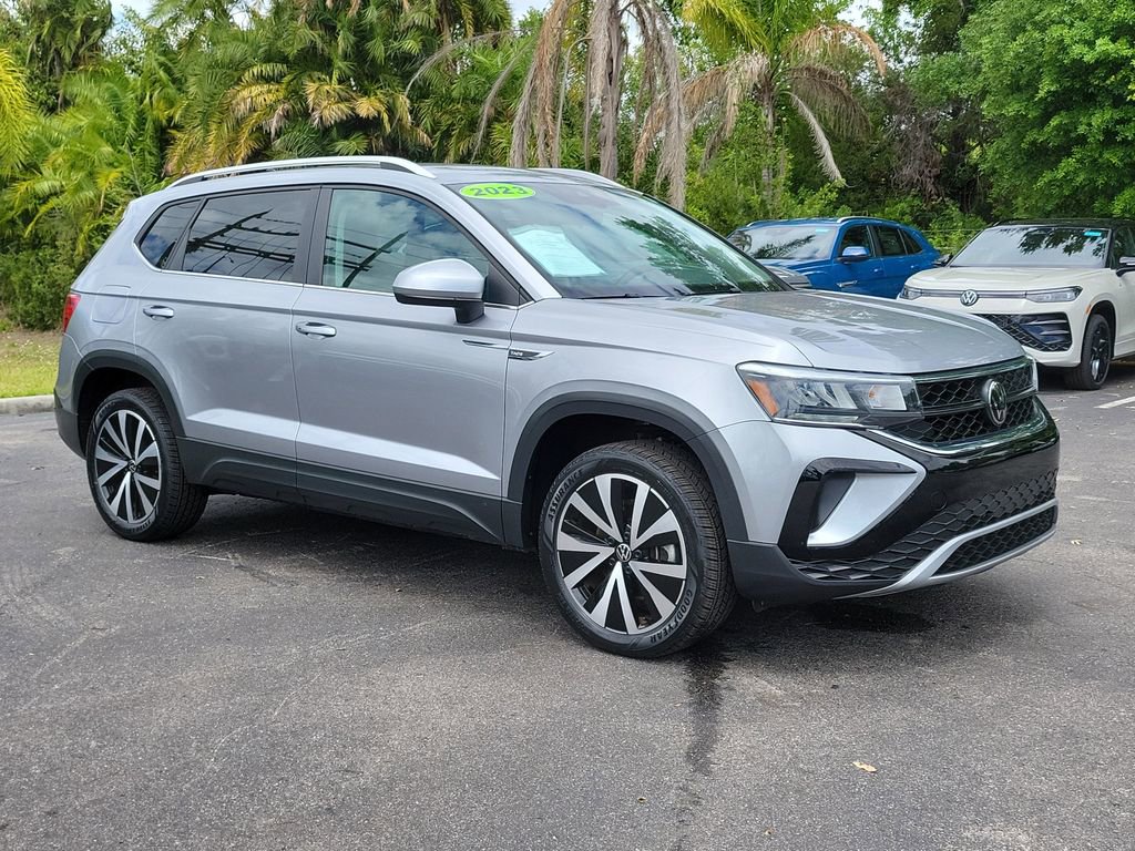 Used 2023 Volkswagen Taos SE image 2