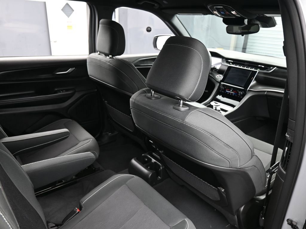 Used 2024 Jeep Grand Cherokee L Laredo w/ Luxury Tech Group I image 44