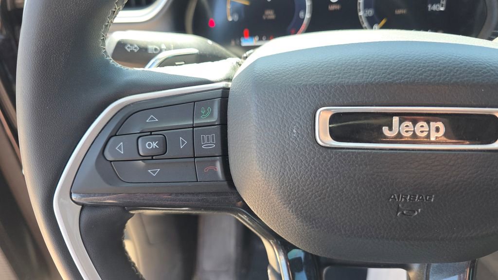 Used 2023 Jeep Grand Cherokee Altitude AWD/4WD image 16