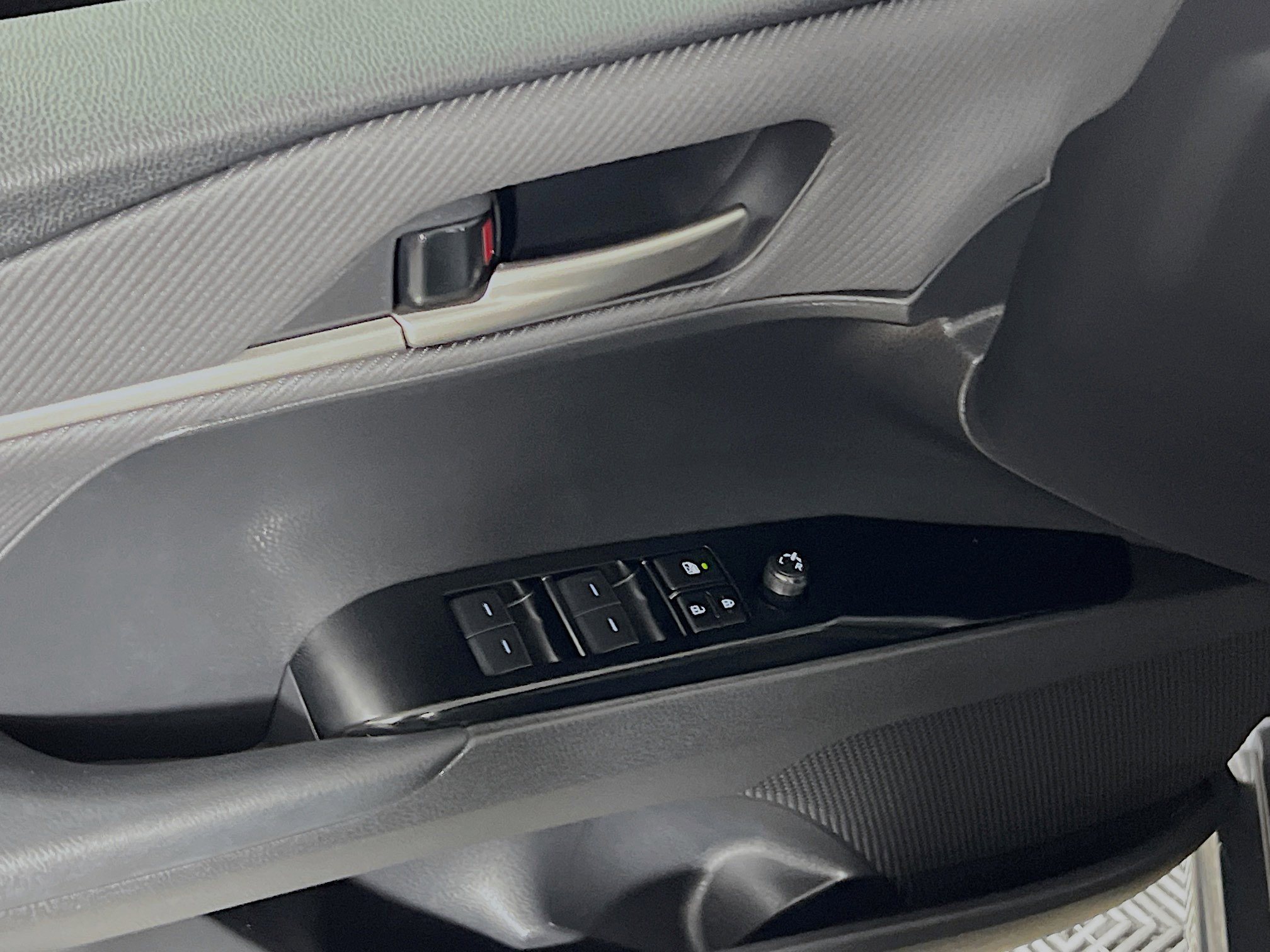 Used 2025 Toyota Camry SE w/ Multimedia Upgrade Package FWD image 17