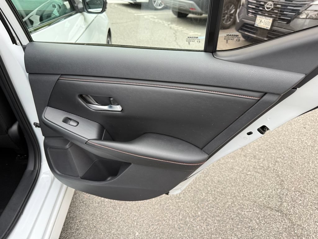 Used 2023 Nissan Sentra SR w/ SR Premium Package FWD image 32