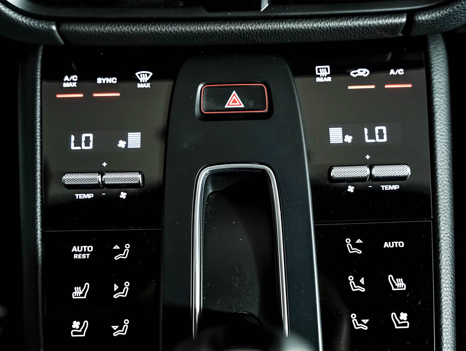 Certified 2023 Porsche Macan S AWD/4WD image 21
