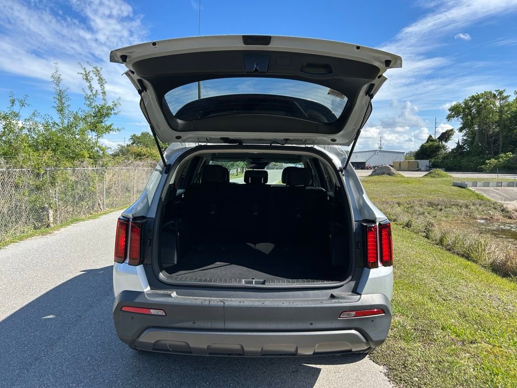 Used 2021 Kia Sorento S image 10