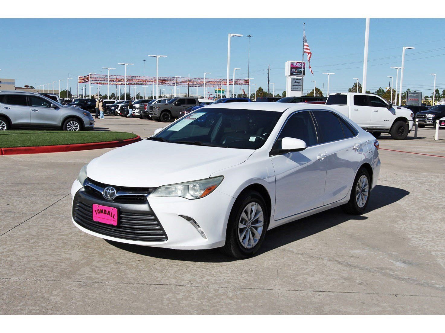 Used 2016 Toyota Camry LE image 3