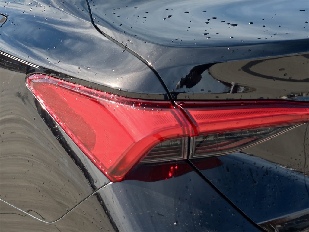 Used 2021 Toyota Avalon Limited image 6