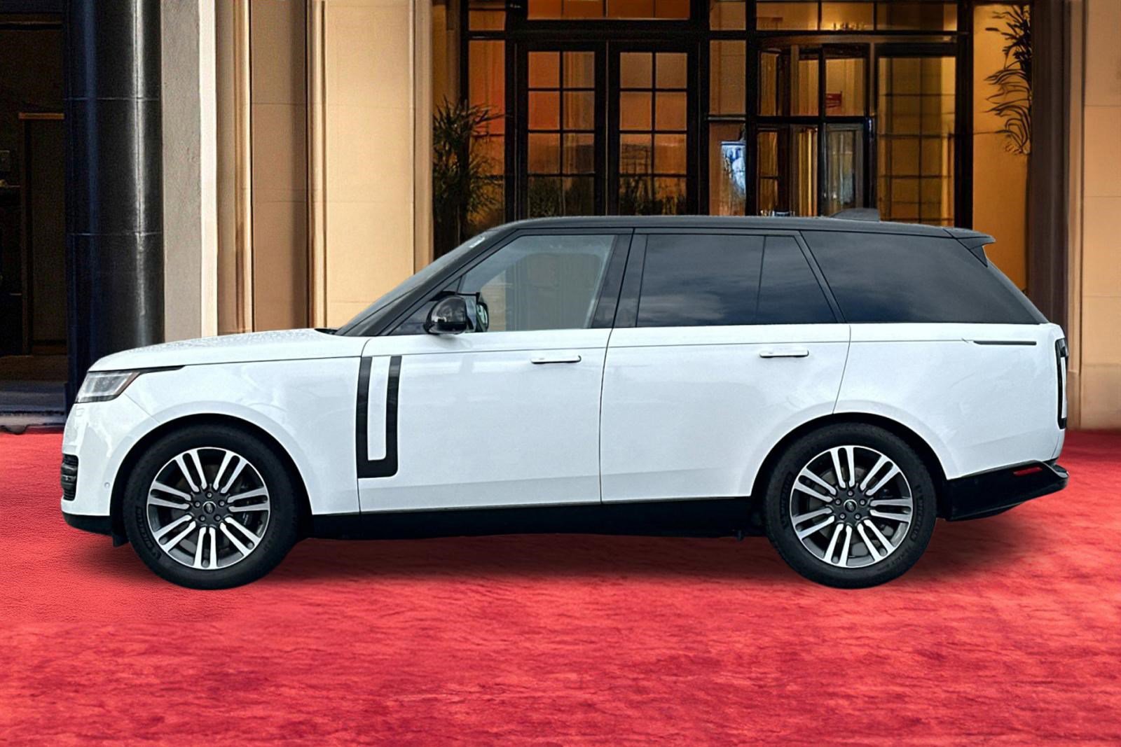 Used 2023 Land Rover Range Rover SE image 3