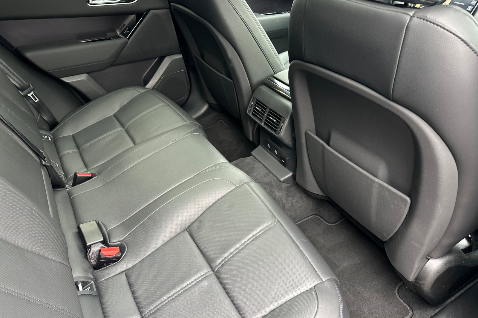 Used 2026 Land Rover Range Rover Velar Dynamic SE image 30