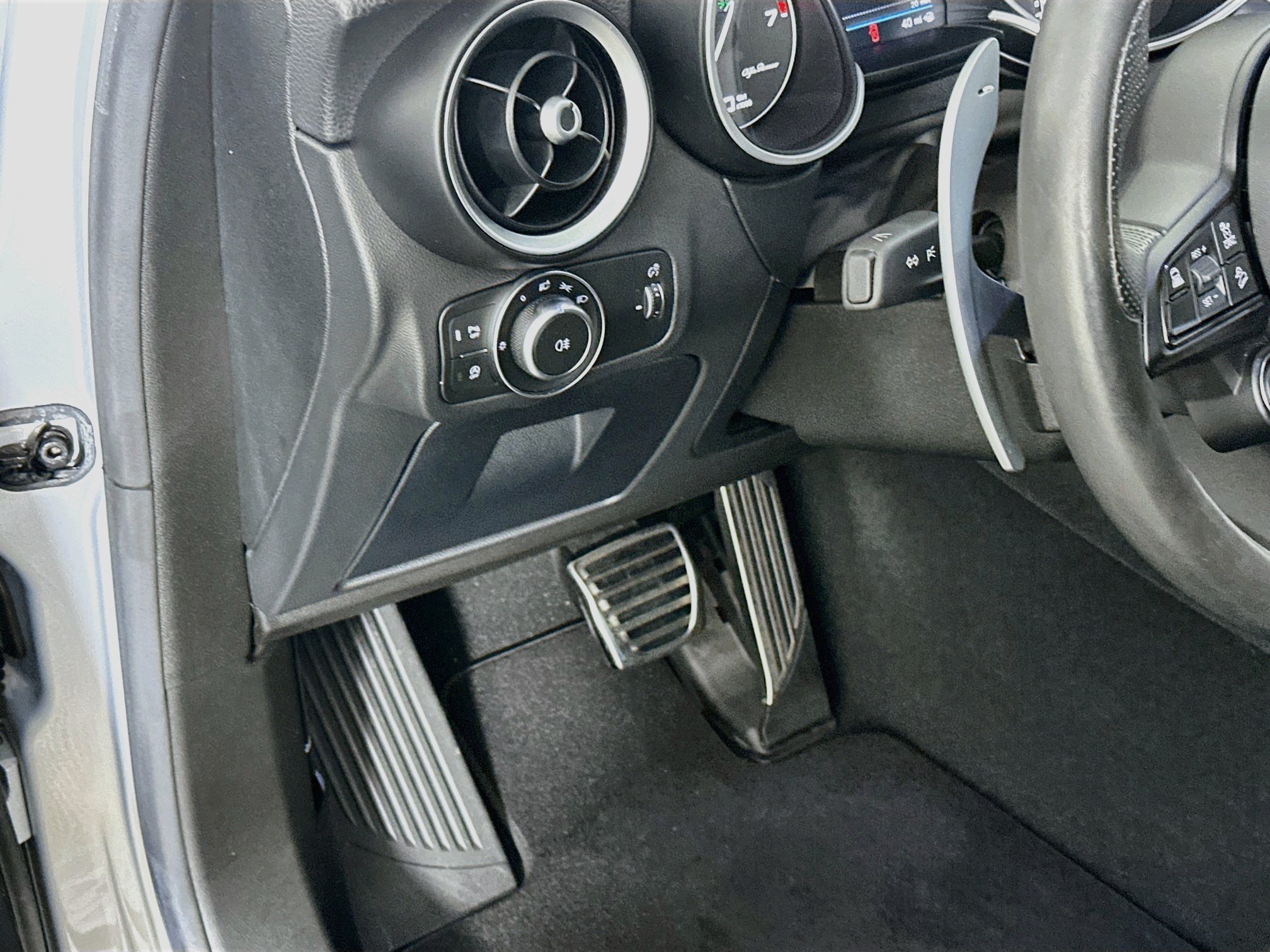 Used 2023 Alfa Romeo Stelvio Sprint RWD image 17
