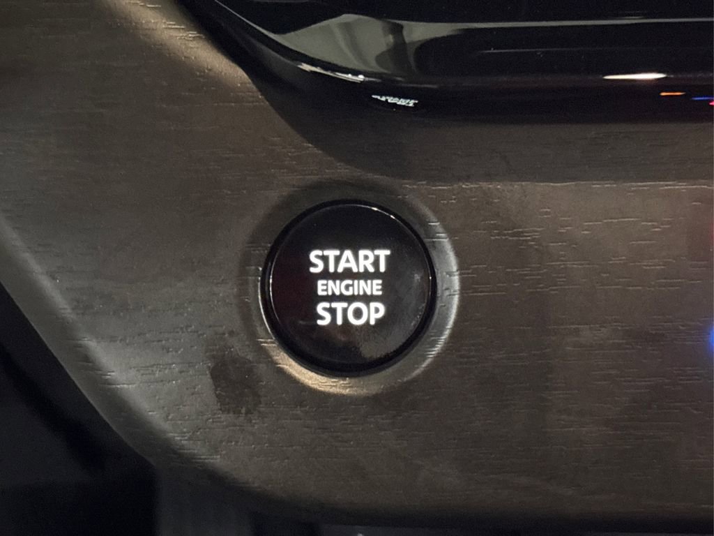 Certified 2025 Nissan Murano SV image 30