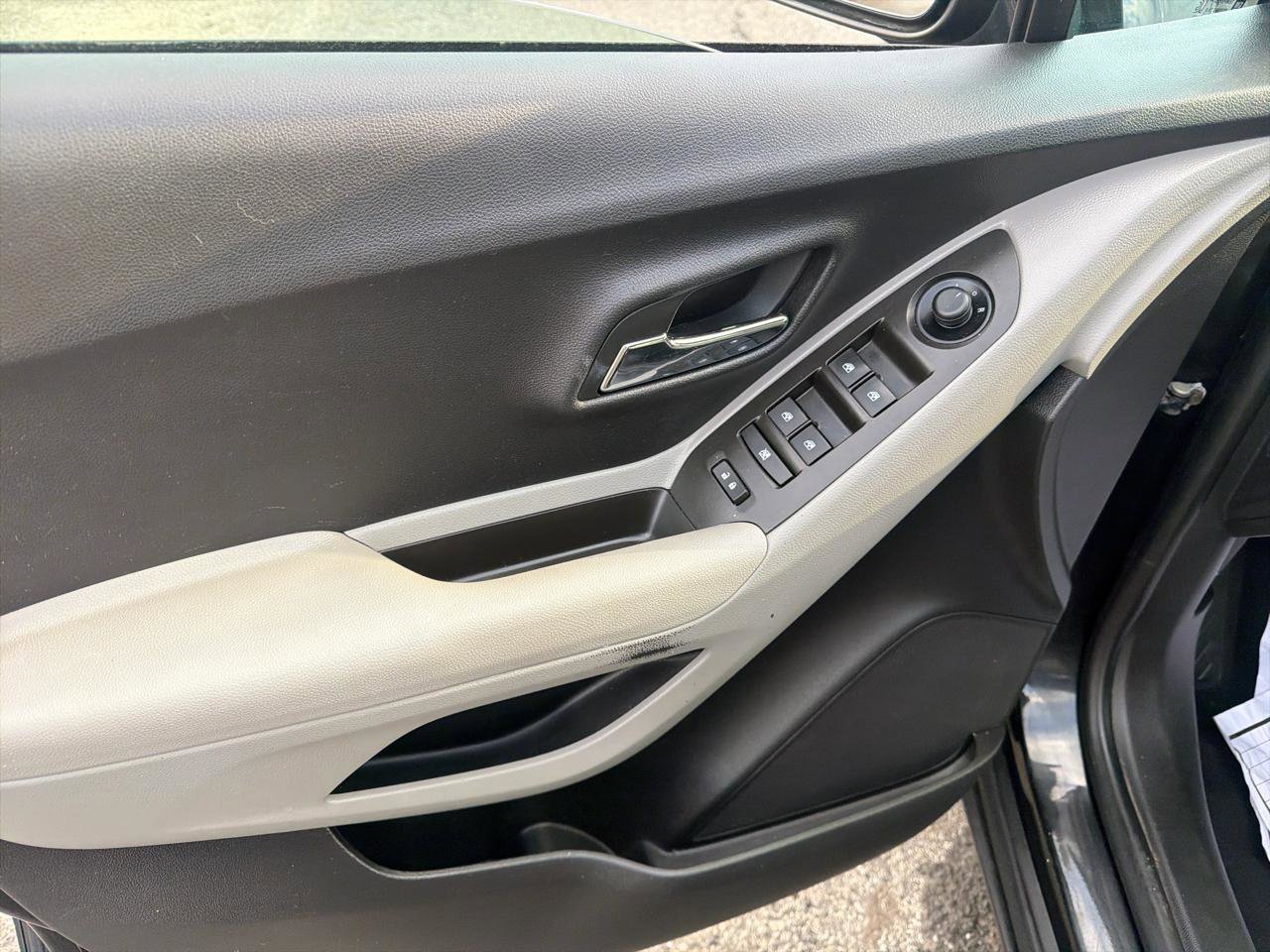 Used 2015 Chevrolet Trax LS w/ LPO, Cargo Package image 12