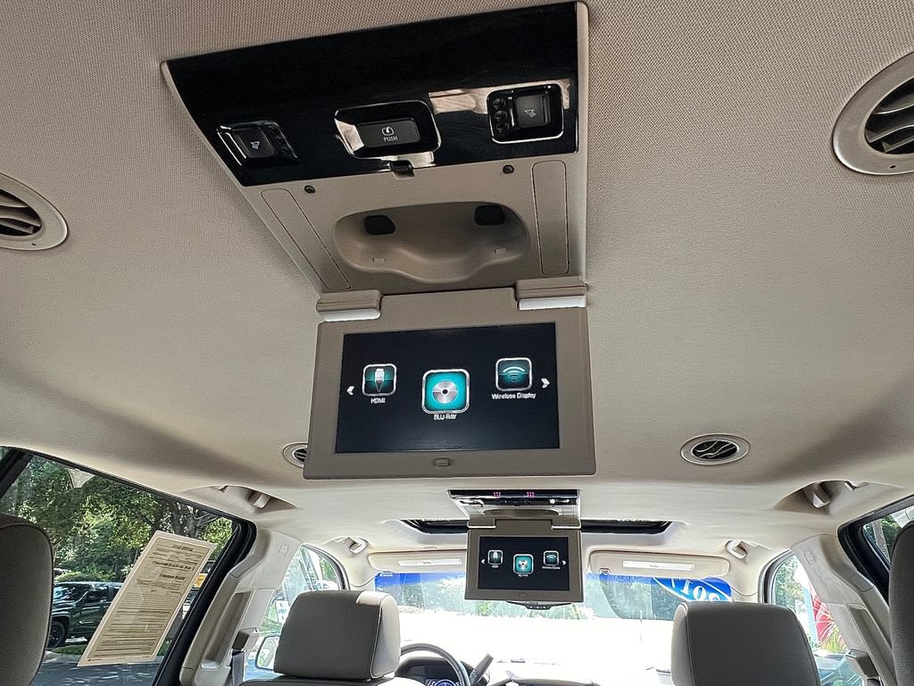 Used 2017 Chevrolet Suburban Premier AWD/4WD image 27