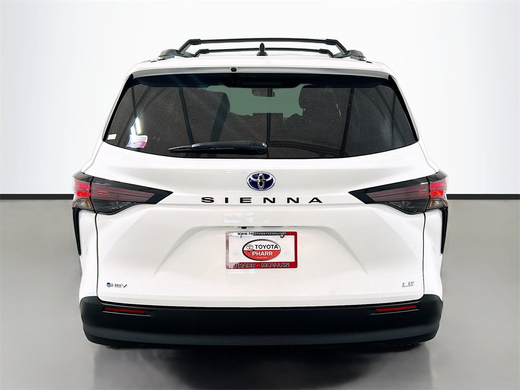 Used 2025 Toyota Sienna LE image 5