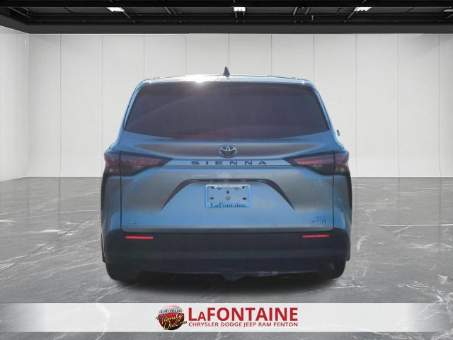 Used 2022 Toyota Sienna XLE AWD/4WD image 4