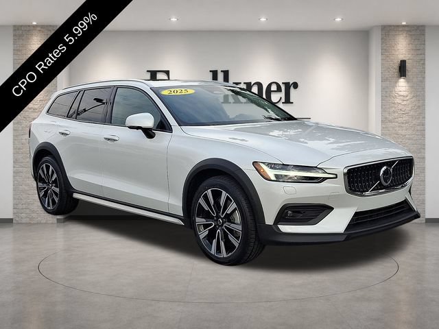 Certified 2025 Volvo V60 B5 Cross Country Ultra AWD/4WD image 1