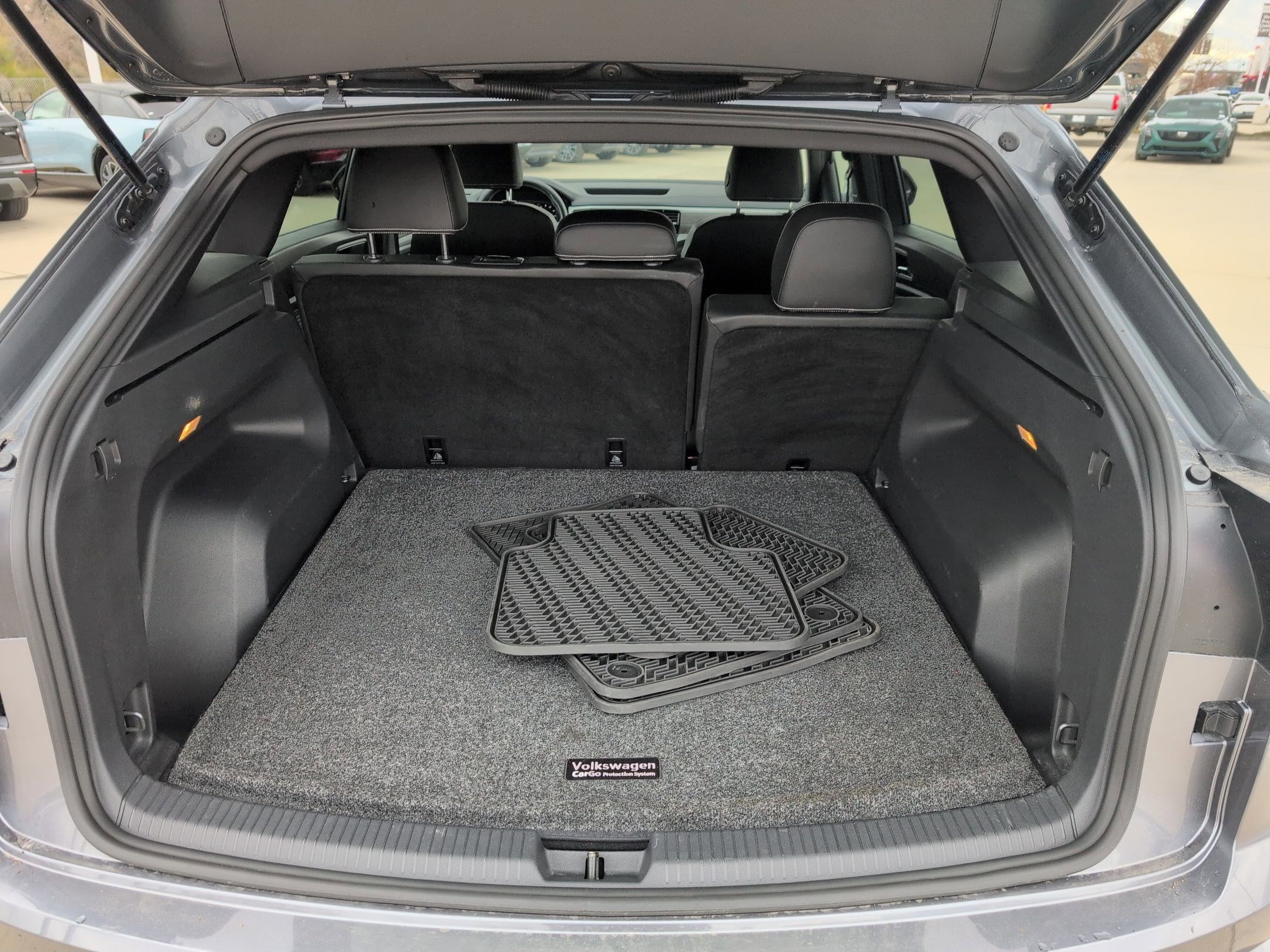 Used 2022 Volkswagen Atlas Cross Sport SE image 32