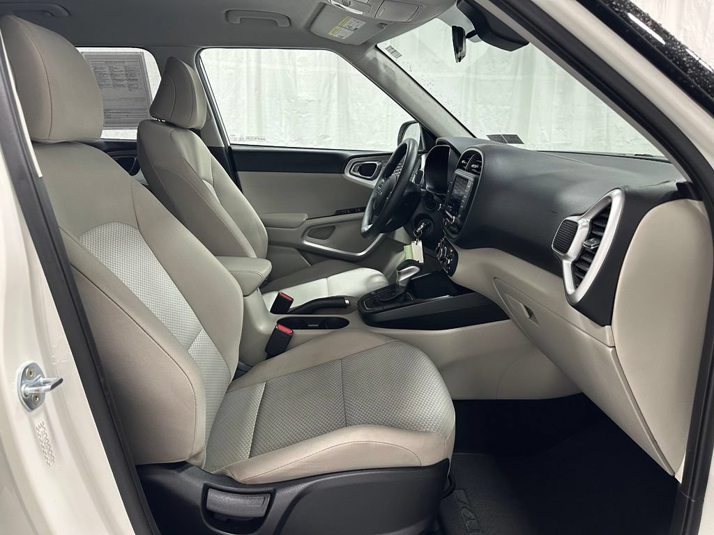 Used 2023 Kia Soul LX w/ LX Technology Package FWD image 60