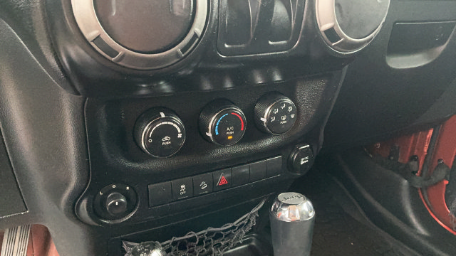 Used 2014 Jeep Wrangler Sport w/ Quick Order Package 24S AWD/4WD image 15
