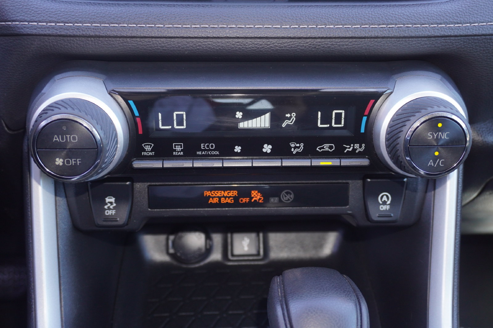 Used 2021 Toyota RAV4 XLE FWD image 17