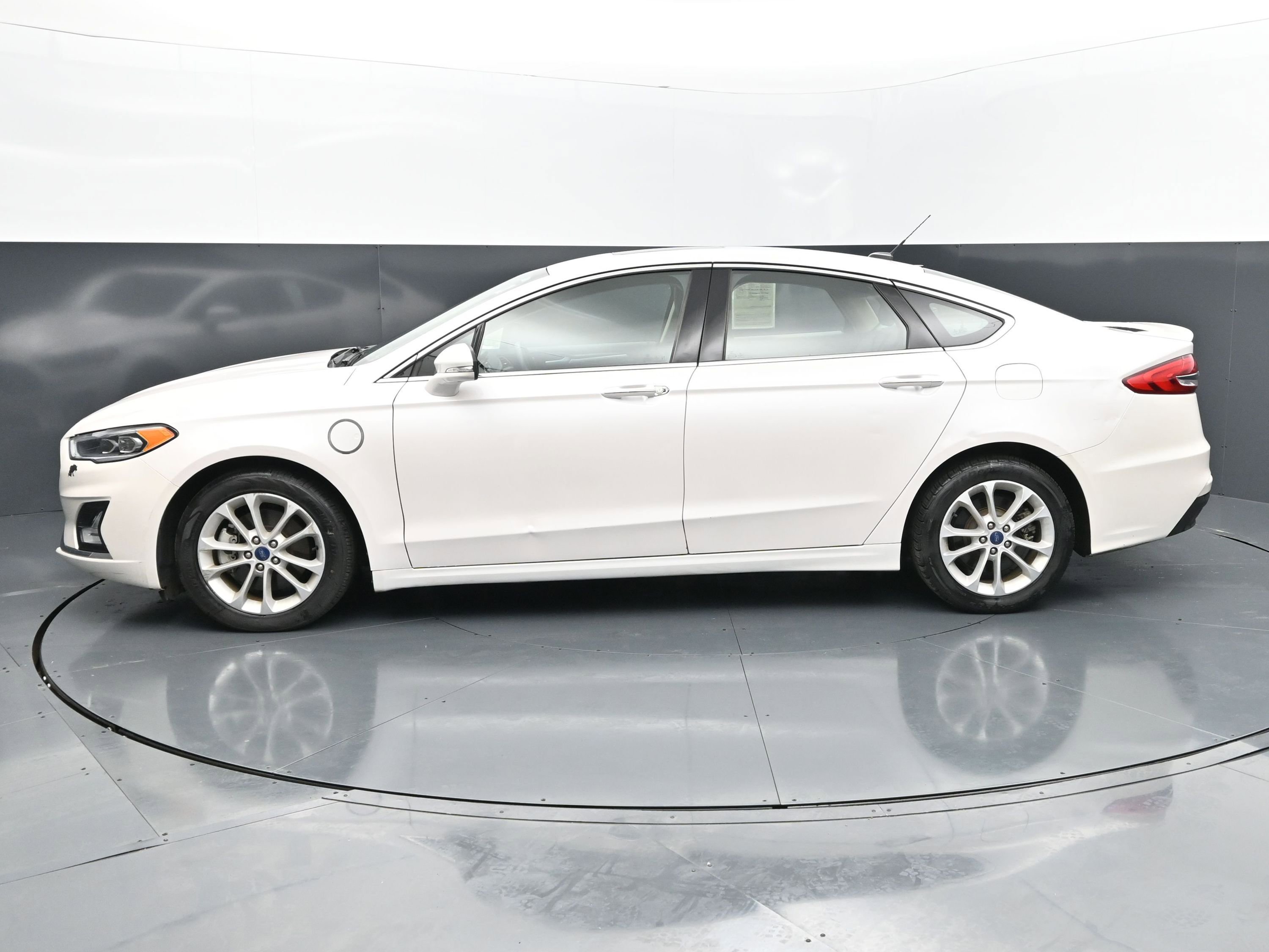 Used 2020 Ford Fusion Energi Titanium FWD image 2