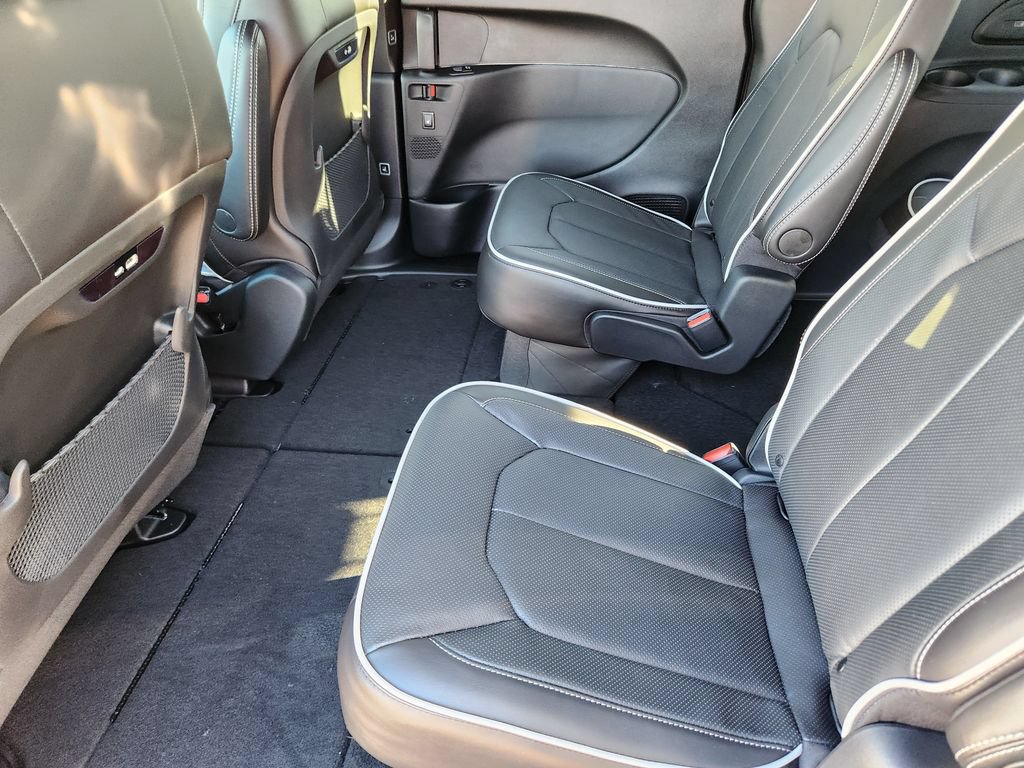 New 2026 Chrysler Pacifica Limited w/ S Appearance Package FWD image 21