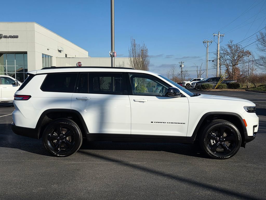 Used 2024 Jeep Grand Cherokee L Altitude image 4