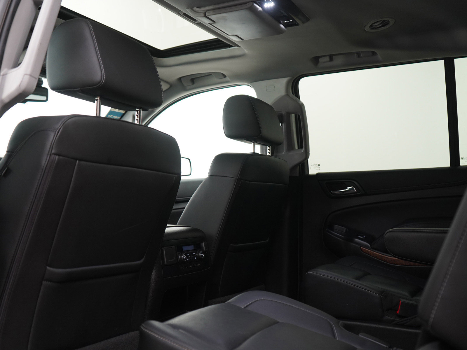 Used 2019 Chevrolet Suburban Premier AWD/4WD image 21