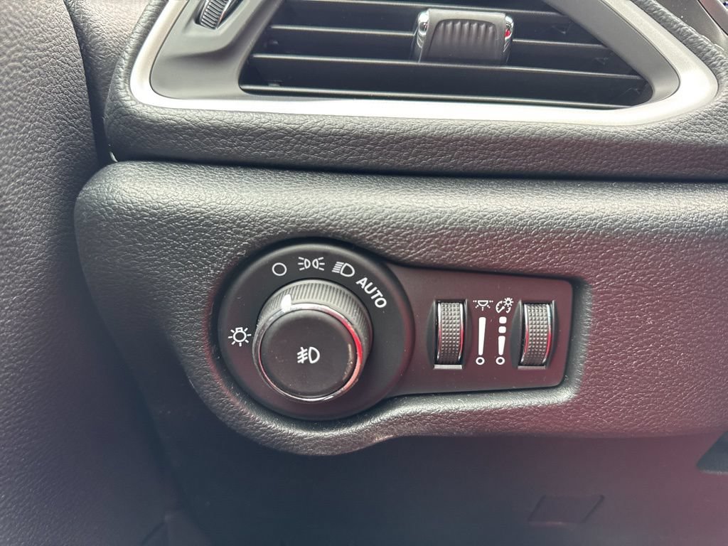 New 2026 Chrysler Pacifica Select AWD/4WD image 10
